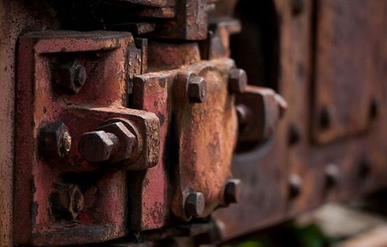 Read more about the article MENGENAL SIFAT MEKANIK BESI: KUNCI MEMILIH MATERIAL YANG TEPAT UNTUK APLIKASI ANDA