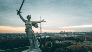 Read more about the article THE MOTHERLAND CALLS: PATUNG IKONIK DI VOLGOGRAD RUSIA