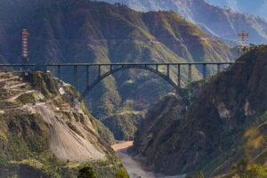 Read more about the article JEMBATAN CHENAB: KEAJAIBAN ARSITEKTUR DI ATAS LEMBAH CHENAB