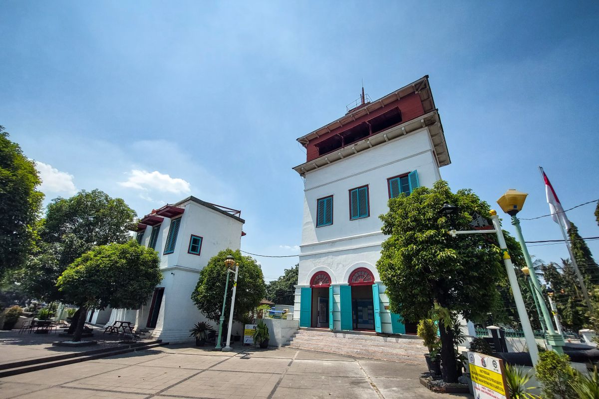 You are currently viewing MENARA SYAHBANDAR: SIMBOL SEJARAH DAN PENGAWASAN MARITIM DI BATAVIA