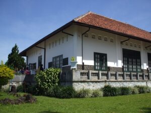 Read more about the article GEDUNG PERUNDINGAN LINGGARJATI: SAKSI BISU PERJUANGAN DIPLOMASI KEMERDEKAAN INDONESIA