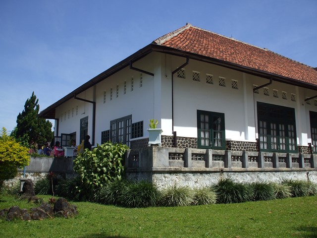 You are currently viewing GEDUNG PERUNDINGAN LINGGARJATI: SAKSI BISU PERJUANGAN DIPLOMASI KEMERDEKAAN INDONESIA